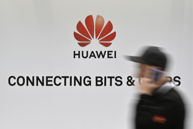 Britain's FM urges caution over Huawei role in 5G network
