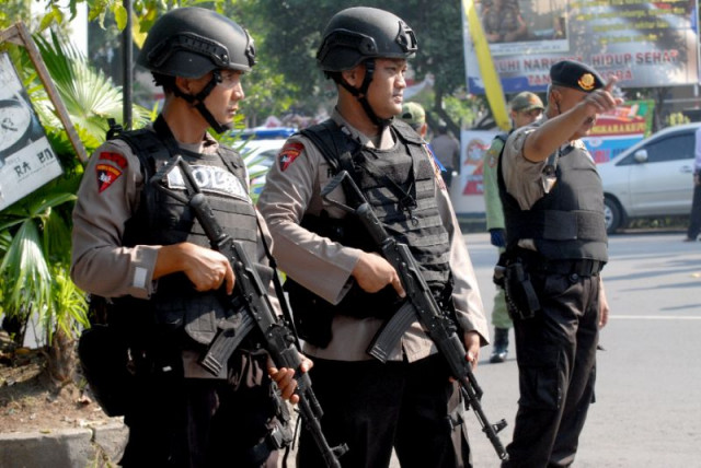 Indonesia thwarts IS-linked bomb plots: police