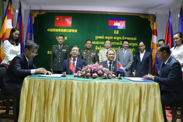 China donates mine-clearance equipment, vehicles to Cambodia