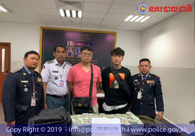 Two S. Koreans apprehended for trying to smuggle millions in cash into Cambodia