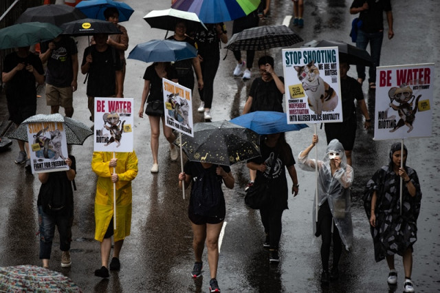  Hong Kong protesters walk tightrope between peace and violence