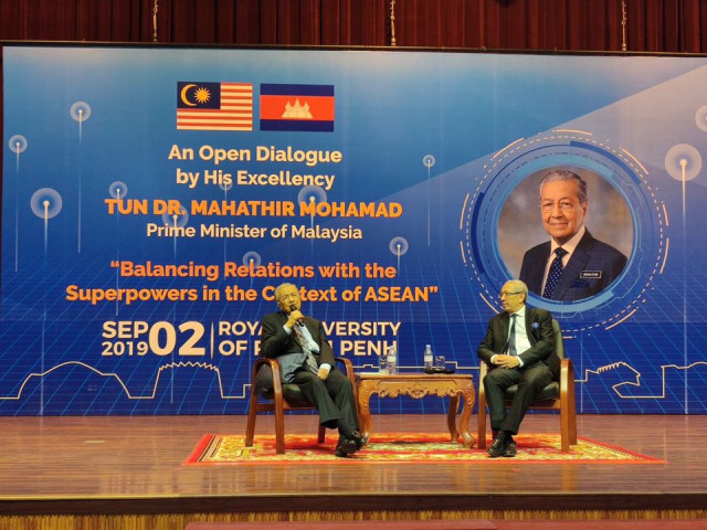 Mahathir see US-China trade war as 'waste of time'