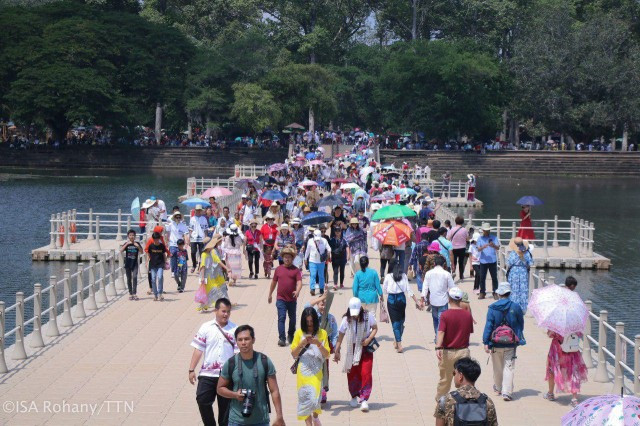 More than 1.4 Million People Crisscross the Country during Pchum Ben 