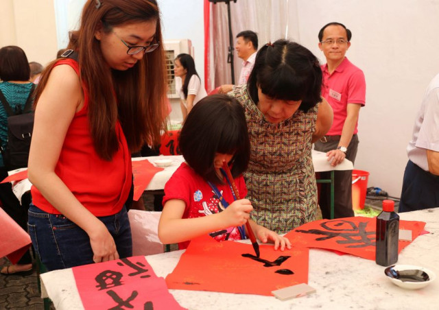 Singaporean PM encourages more efforts to use Mandarin
