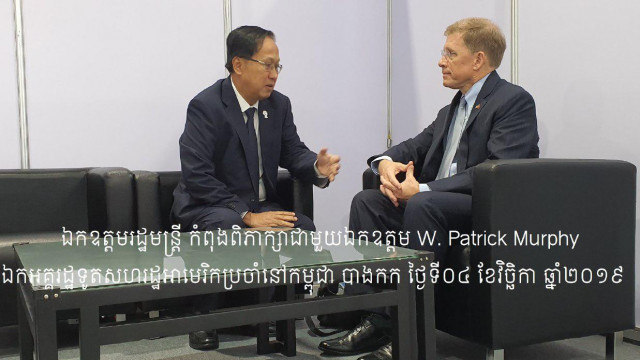 Cambodia’s Commerce Minister Pan Sorasak and US Ambassador Patrick Murphy Discuss Trade