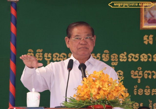Sar Kheng says public health to be decentralized 