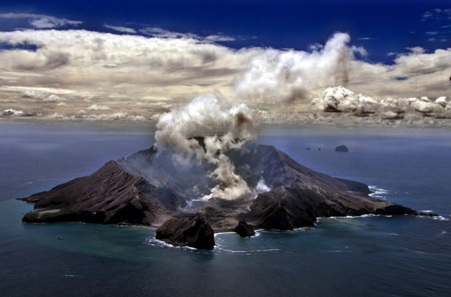 One critically injured as popular New Zealand volcano erupts