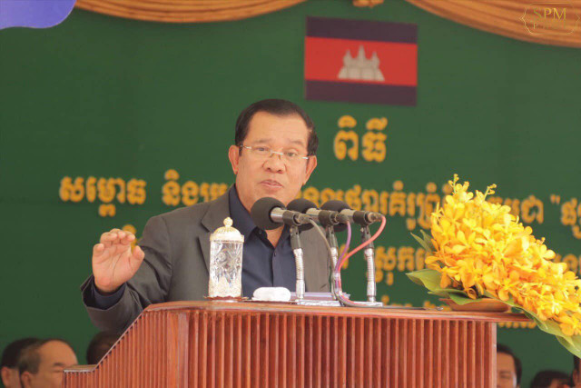 Hun Sen urges Vietnam to buy more goods from Cambodia