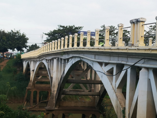 Hun Sen orders Battambang’s 100 year-old bridge be preserved 