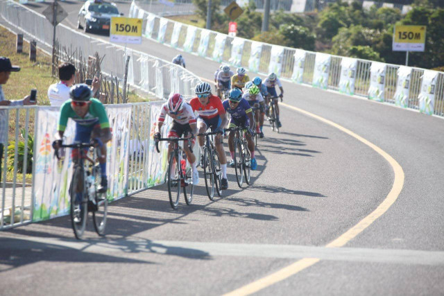 World cycling team arrives at Bokor Mountain