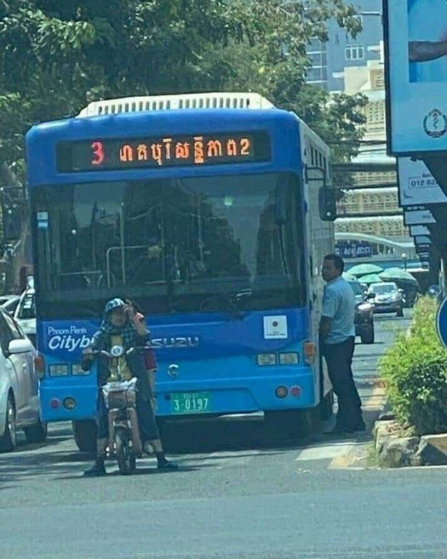 A Bus Driver Is Fired for Relieving Himself Next to his Vehicle in Phnom Penh
