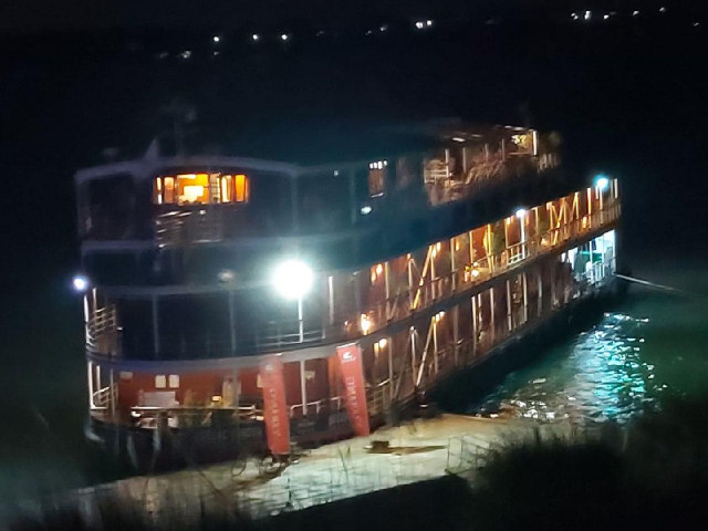 Passengers Aboard Riverboat Docked in Kampong Cham to be Tested for COVID-19