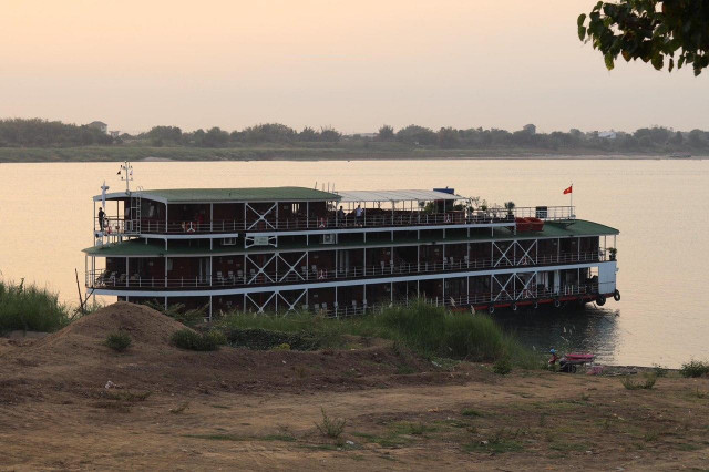 Cruise Ships Coming from Vietnam on the Mekong River Can No Longer Enter the Country