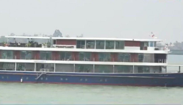Five Cambodian Cruise Ships Rejected by Vietnam to Dock in Phnom Penh Port