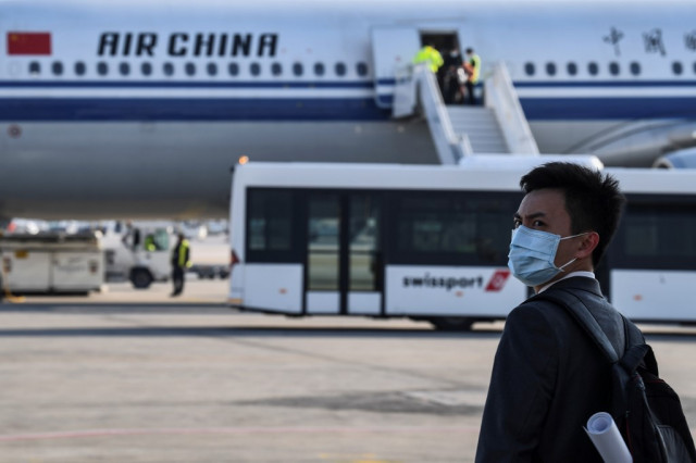 Greece gets 500,000 masks from China to combat virus
