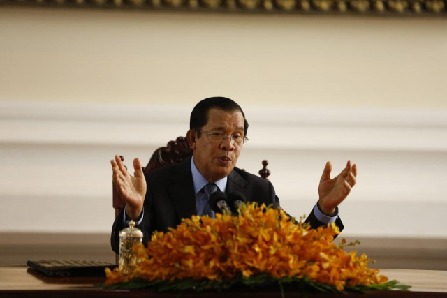 Hun Sen Orders Closure of Casinos, but Factories to Stay Open