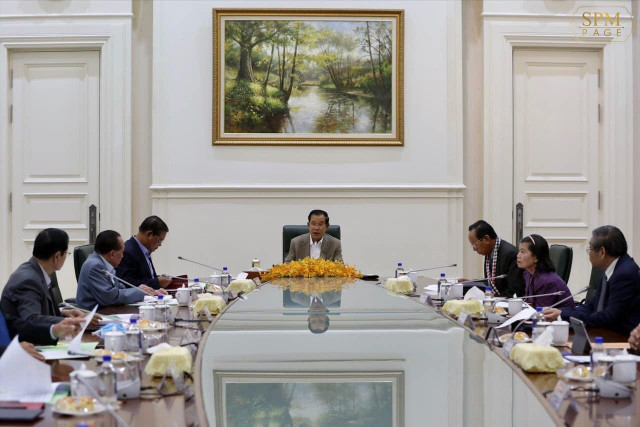 Hun Sen Chairs Meeting to Review Draft of Emergency Law