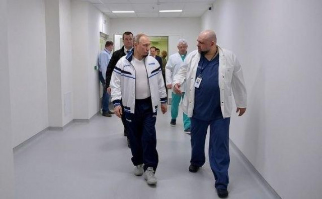 Russia chief doctor tests positive for COVID-19, Putin in good health