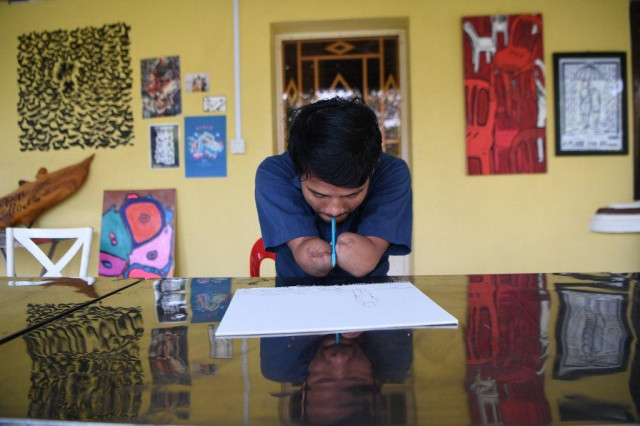 Cambodian double amputee artist fights stigma through art 