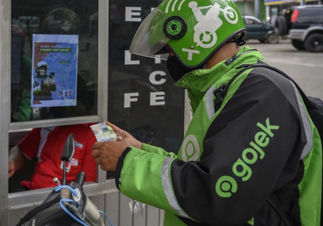 Indonesia's GoJek latest app to cut jobs as virus takes toll