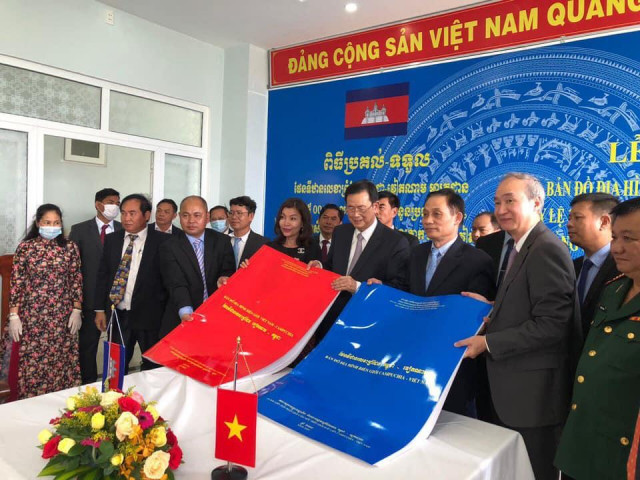 Cambodia and Vietnam Formally Exchange Border Maps