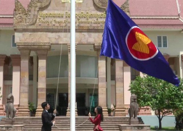 Cambodia hoists ASEAN flag to celebrate 53rd founding anniversary of ASEAN