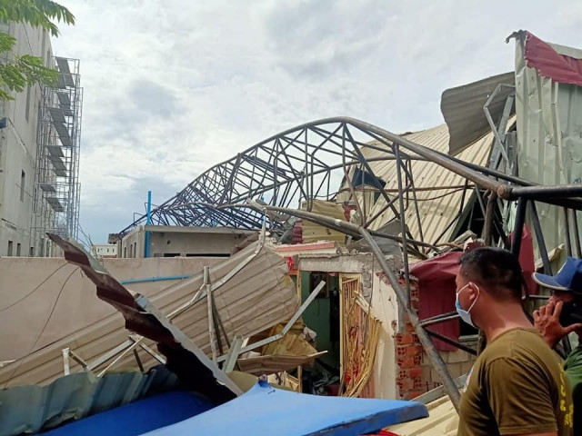Collapsed Crane Kills Five in Poipet