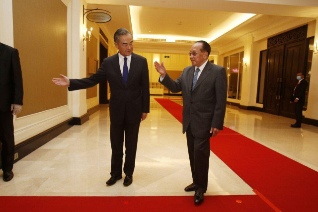 Chinese state councilor meets Cambodian deputy PM on further developing bilateral ties