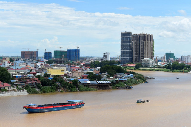 Analysts Warn Bribery on the Rise in Cambodia during the Pandemic