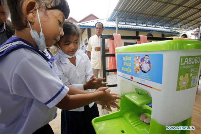 PM Hun Sen Pledges to Promote Children’s Rights