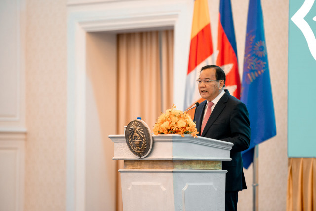The Paris Peace Agreements Did Not Outline a Democracy that Suits Cambodia, FM Tells Ambassadors