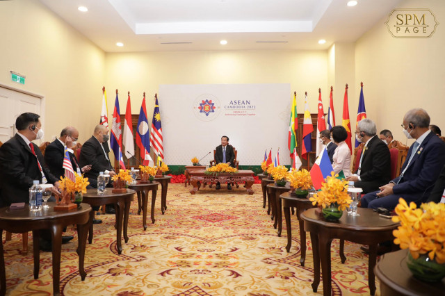 Pay More Attention to Human Capital, PM Tells ASEAN