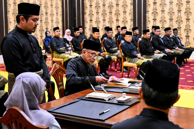 Anwar Ibrahim sworn in as Malaysia's prime minister