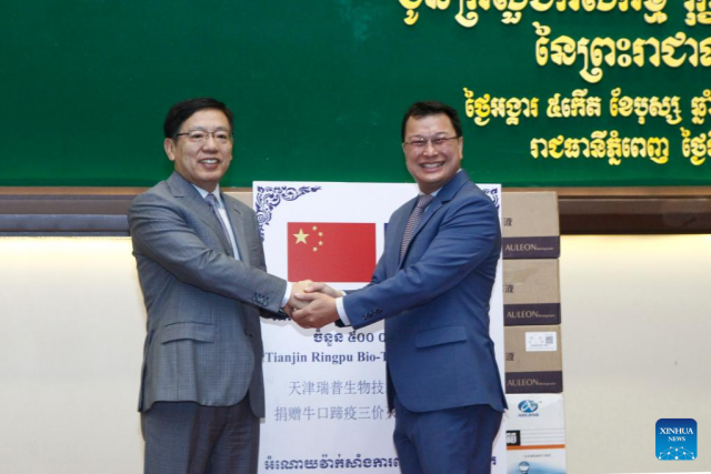 China donates livestock vaccines to Cambodia