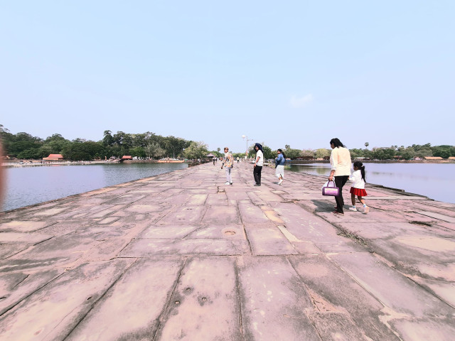 Angkor Wat Causeway Temporarily Opens to Public 