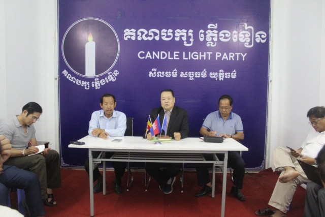Hun Sen Warns that Candlelight Party Member Demonstrating Will Be Jailed