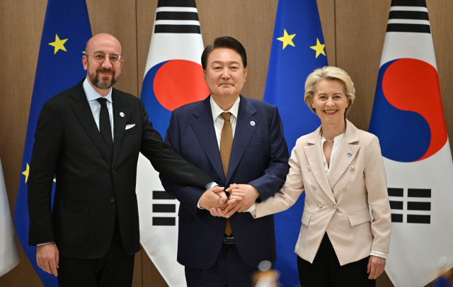 Ukraine, N. Korea on Agenda for EU Talks in Seoul