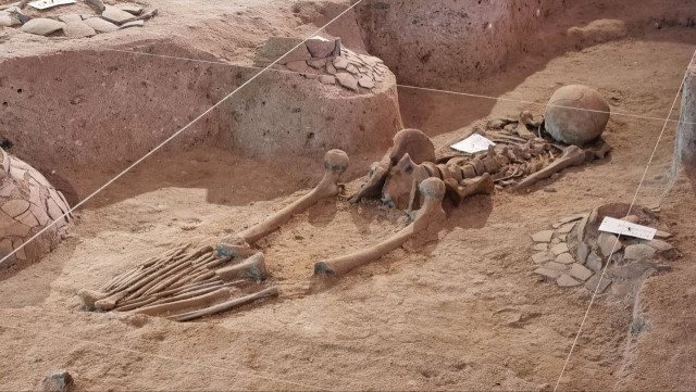 How Did Pre-Angkorian People Bury Their Dead?