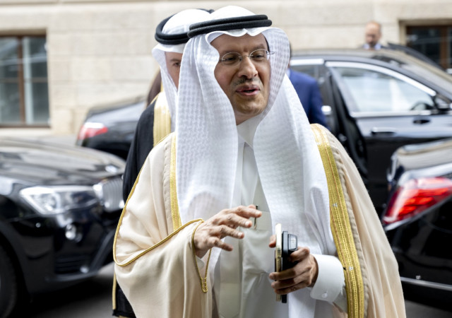 Saudi Arabia Slashes Output Further to Boost Oil Price