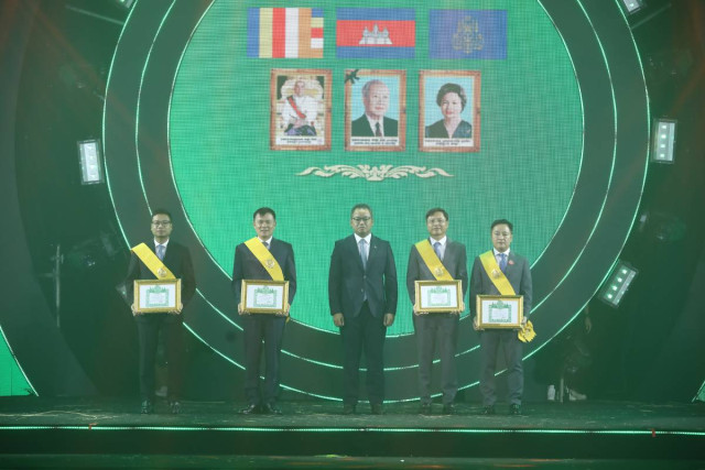 Metfone and Viettel Group Honored with 4 Royal Monisaraphon Medals on the Occasion of the 15th Anniversary