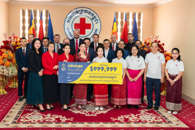 Lok Chumteav Mao Chamnan Donates USD 999,999 to Cambodian Red Cross