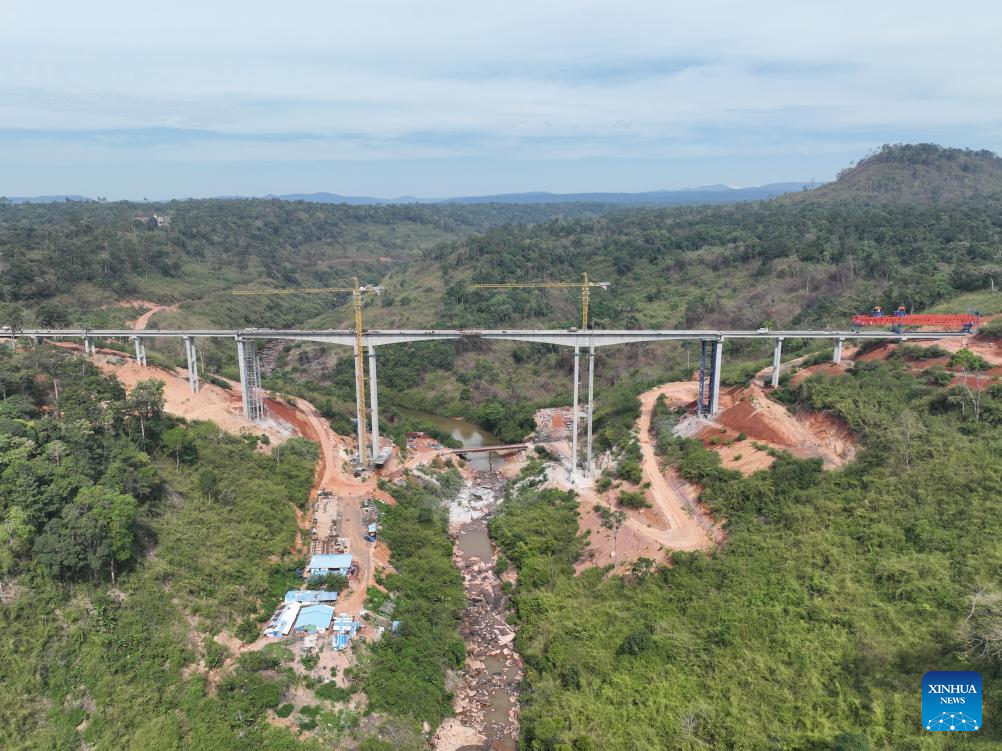 Cambodia's Tallest Bridge Built by Chinese Company Makes Major Progress