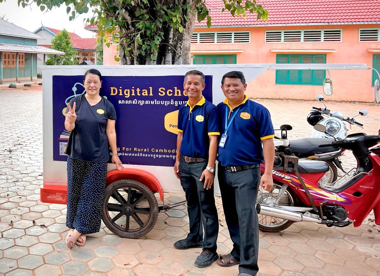 Tuk-Tuk School Brings Digital Chances for Students (VIDEO)